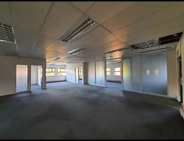 1,230.10M² OFFICE TO LET IN HALFWAY HOUSE